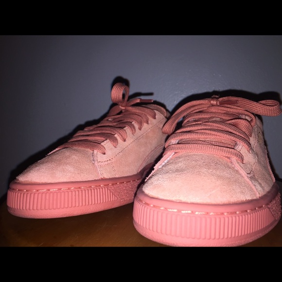 Suede Pink Pumas - Picture 2 of 5